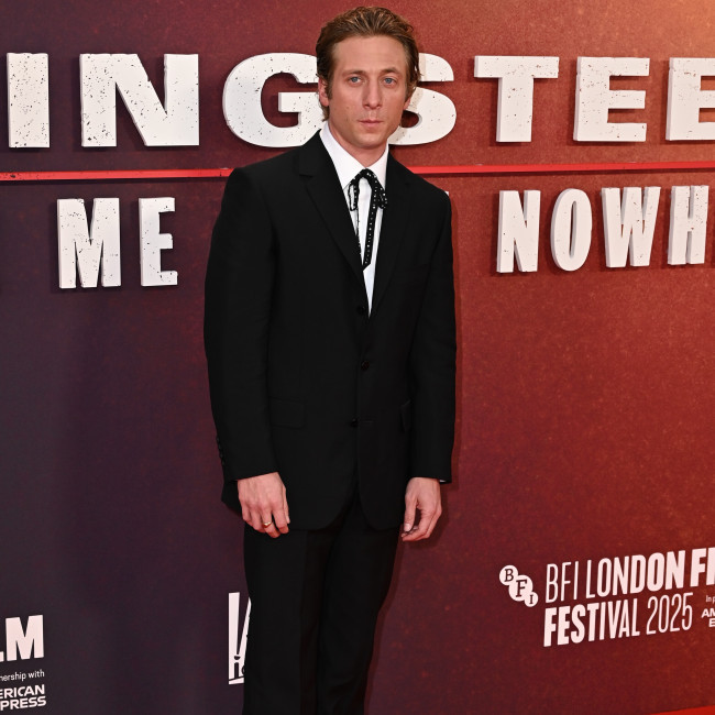 The Social Reckoning star Jeremy Allen White backs UK's social media ban for under-16s